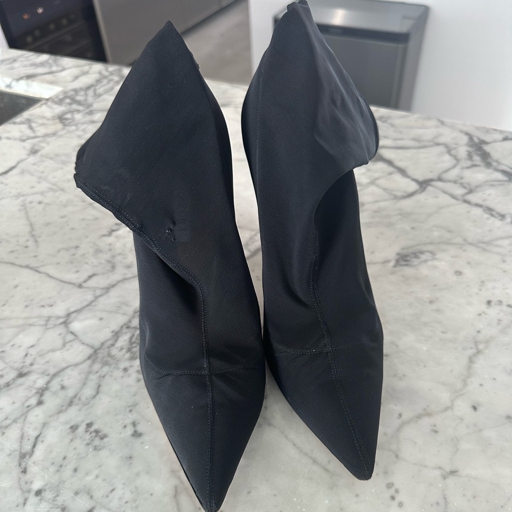 Glamorous, comforting and elegant boots